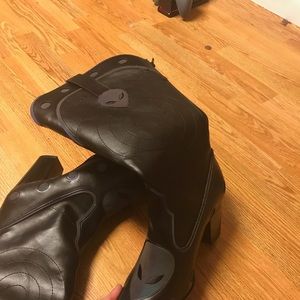 Dolls kill alien boots